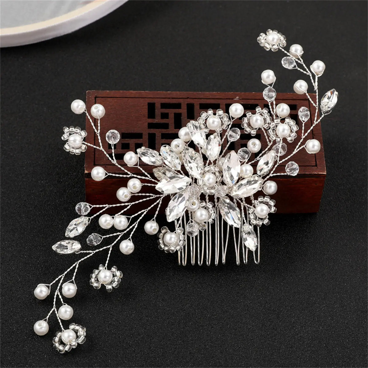 Bridal Hair Comb Pearl Tiaras for Women Wedding Hair Accessories Fashion Flower Hairpin Girl Lady Hairband Marriage Hair Jewelry